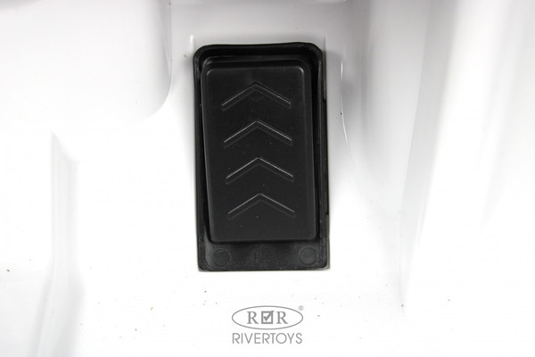 Детский автомобиль RiverToys F333FF