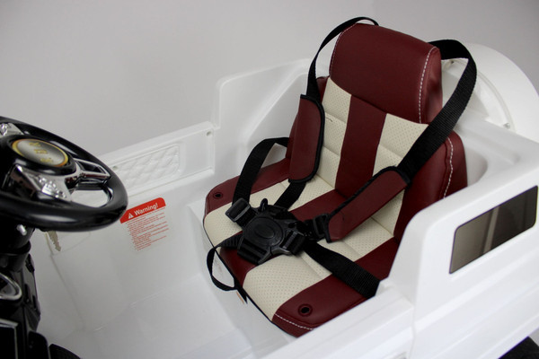 Детский автомобиль RiverToys O004OO Vip