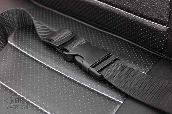 Детский автомобиль RiverToys T222TT 4WD