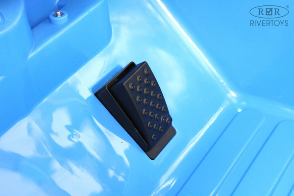 Детский автомобиль RiverToys T222TT 4WD