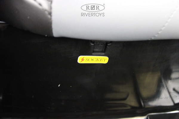 Детский автомобиль RiverToys McLaren Artura P888BP