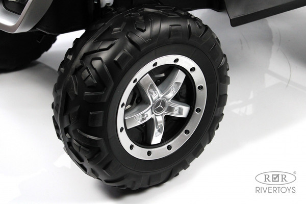 Детский автомобиль RiverToys Mercedes-Benz Unimog Concept P555BP