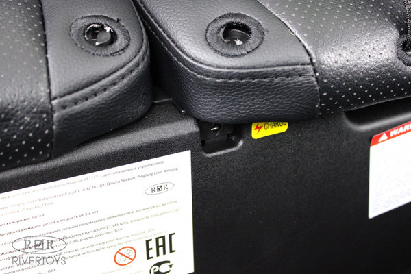 Детский автомобиль RiverToys BRP Can-Am Maverick Y111YY