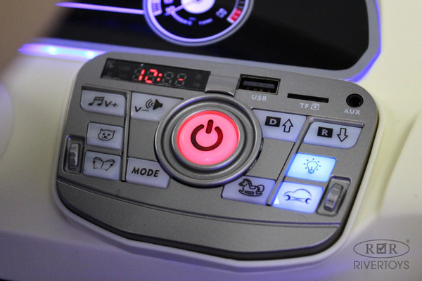 Детский автомобиль RiverToys Rolls-Royce E444EE