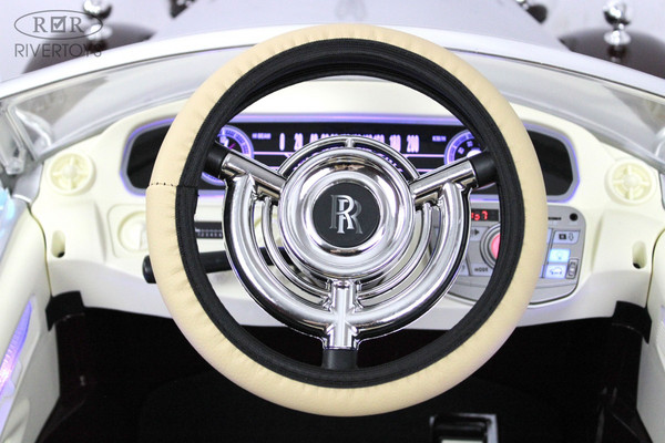 Детский автомобиль RiverToys Rolls-Royce E444EE