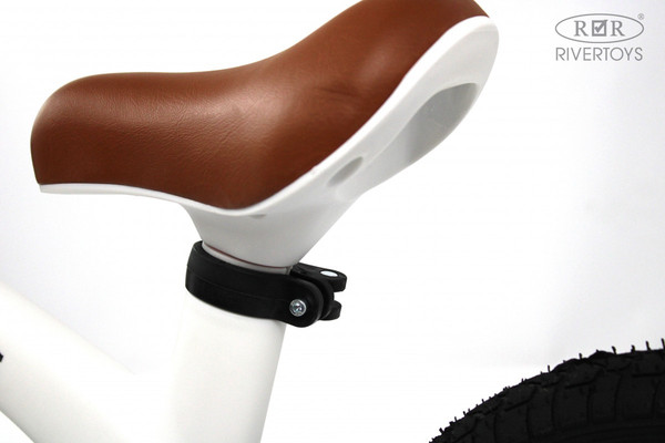 Беговел RiverToys HB-001