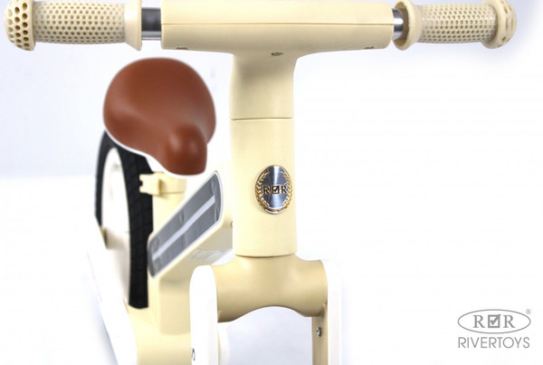 Беговел RiverToys HB-003