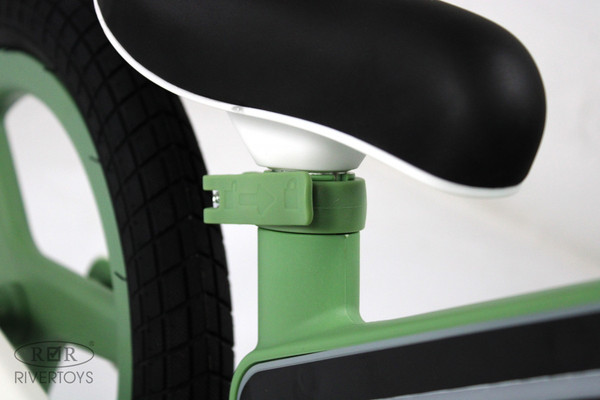 Беговел RiverToys HB-003