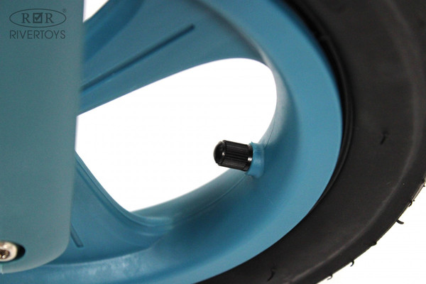 Беговел RiverToys М002БХ