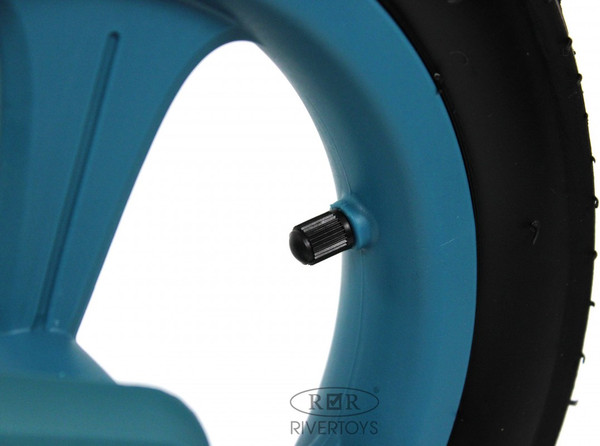 Беговел RiverToys М002БХ