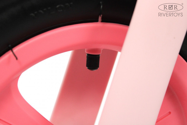 Беговел RiverToys М002БХ