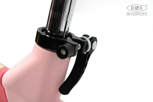 Беговел RiverToys М002БХ