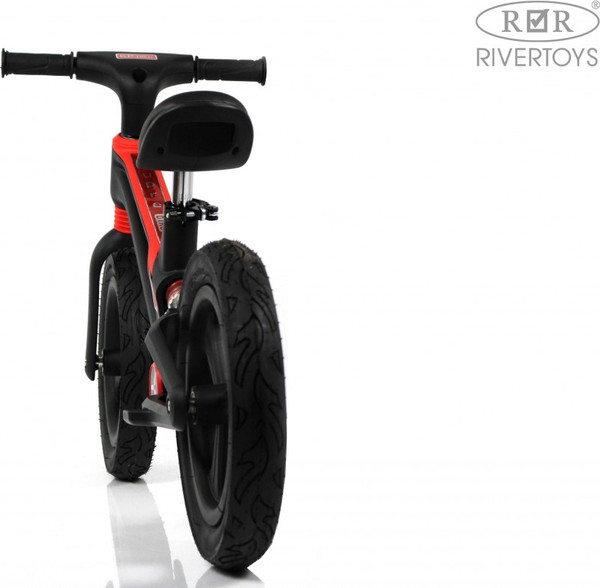 Беговел RiverToys М002БХ