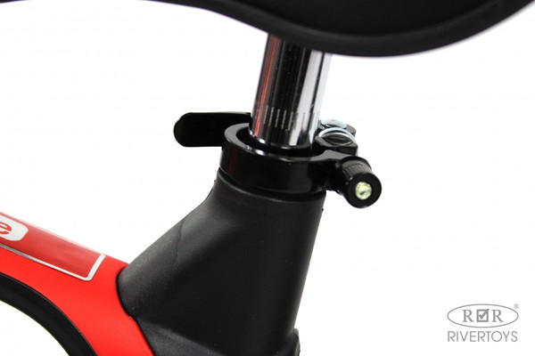 Беговел RiverToys М002БХ