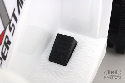 Детский квадроцикл RiverToys L222LL