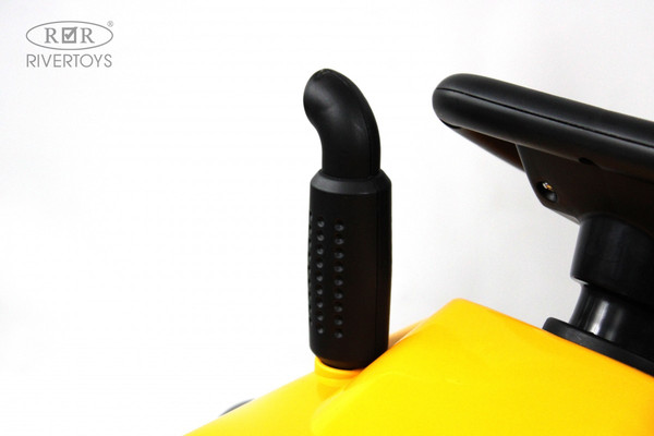 Детский автомобиль RiverToys Трактор-погрузчик / C004MC