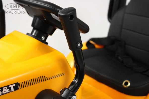 Детский автомобиль RiverToys Трактор-погрузчик / C004MC