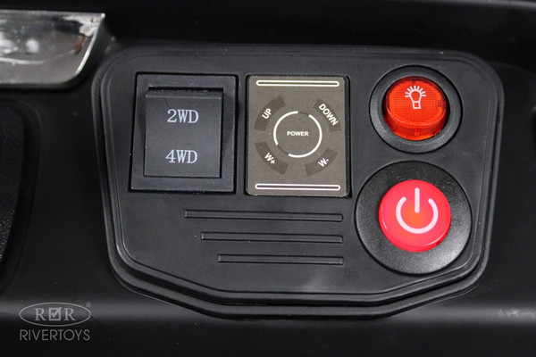 Детский автомобиль RiverToys Mercedes-Benz Unimog Concept P555BP