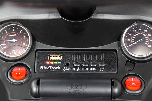 Каталка детская RiverToys Mercedes-Benz G63 / Z001ZZ-D