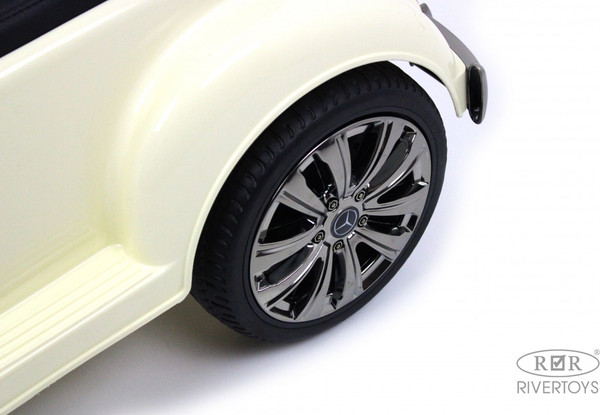 Каталка детская RiverToys Mercedes-AMG 300S / G300GG