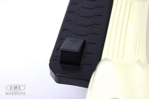 Детский автомобиль RiverToys Mercedes-AMG 300S / G300GG-D