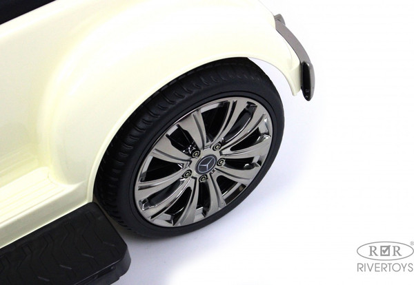 Детский автомобиль RiverToys Mercedes-AMG 300S / G300GG-D