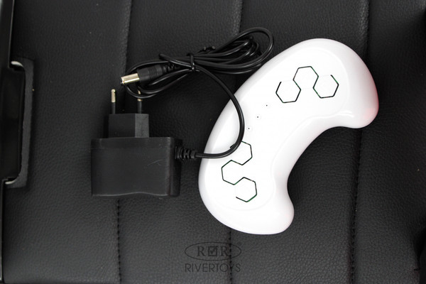 Детский автомобиль RiverToys Mercedes-AMG 300S / G300GG-D