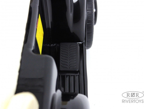 Детский автомобиль RiverToys Mercedes-Benz 300S / LS-128A