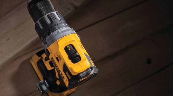 Профессиональная дрель-шуруповерт DeWalt DCD791D2