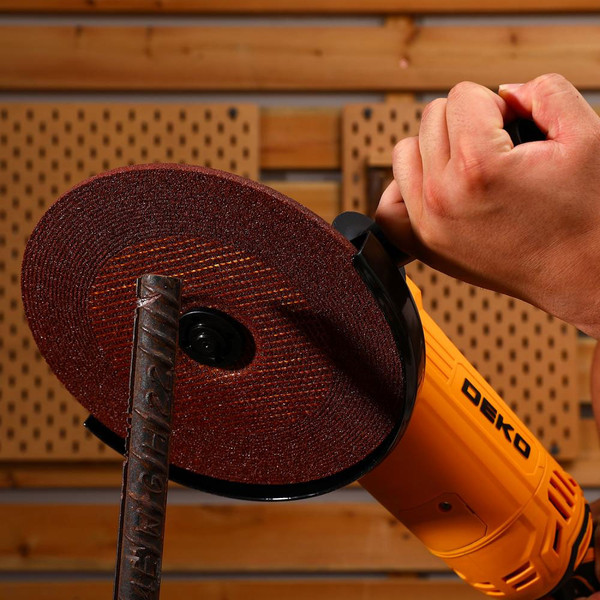 Угловая шлифовальная машина Deko AG2600DK / 083-1031