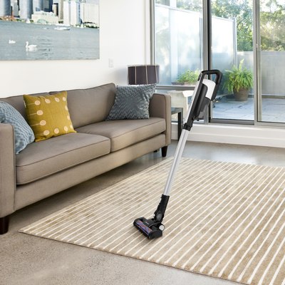 Вертикальный пылесос Maxwell MW-3246 (белый/черный)