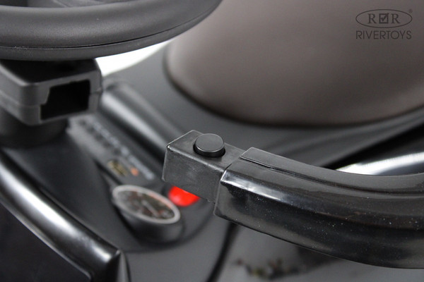 Качалка-каталка RiverToys Mercedes-Benz G63 Z003ZZ-B