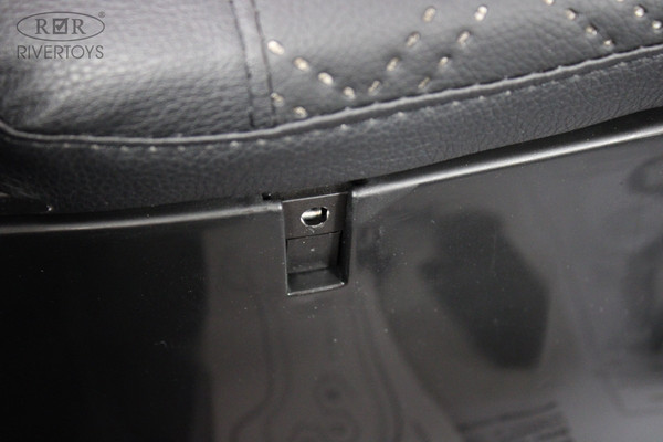 Детский автомобиль RiverToys F888FF