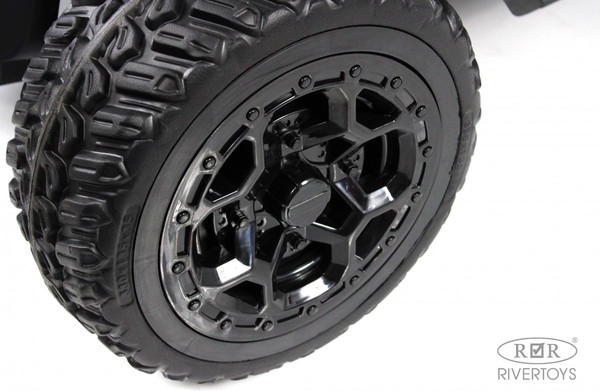 Детский автомобиль RiverToys C555CC