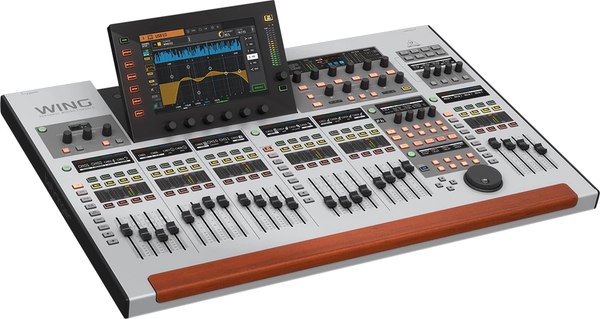 Микшерный пульт Behringer Wing