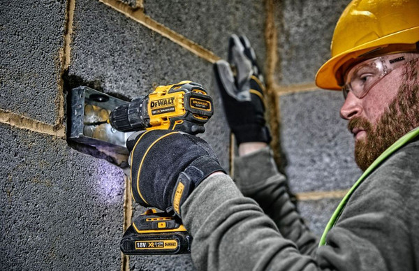 Профессиональная дрель-шуруповерт DeWalt DCD708D2T