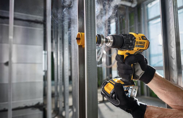 Профессиональная дрель-шуруповерт DeWalt DCD708D2T