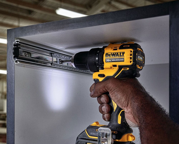 Профессиональная дрель-шуруповерт DeWalt DCD708D2T