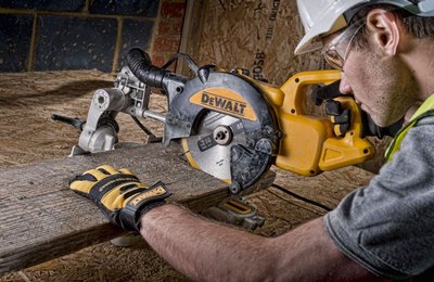 Профессиональная торцовочная пила DeWalt DWS773-QS