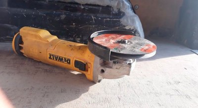 Профессиональная угловая шлифмашина DeWalt DWE4217-QS