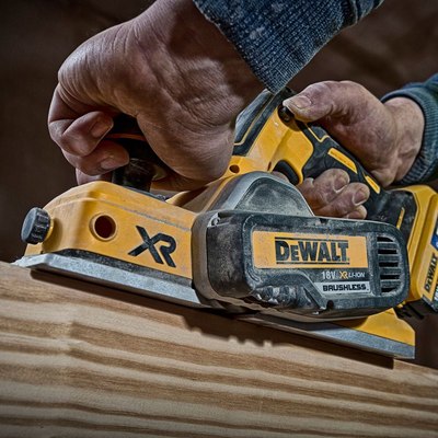 Профессиональный электрорубанок DeWalt DCP580NT-XJ