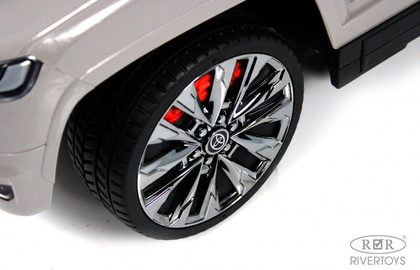 Каталка детская RiverToys Toyota Land Cruiser 300 / Z002ZZ-B