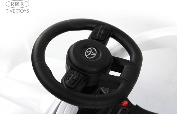 Каталка детская RiverToys Toyota Land Cruiser 300 / Z002ZZ-C