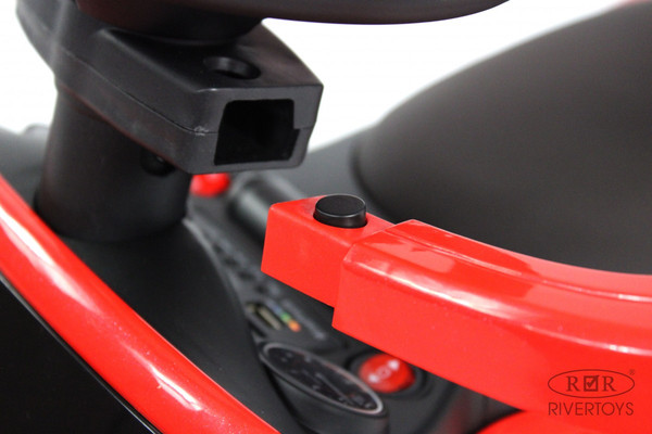 Каталка детская RiverToys Toyota Land Cruiser 300 / Z002ZZ-C