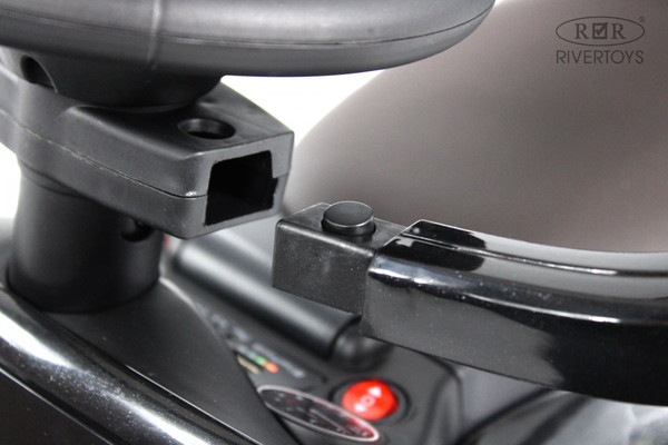 Каталка детская RiverToys Toyota Land Cruiser 300 / Z002ZZ-C