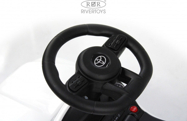 Каталка детская RiverToys Toyota Land Cruiser 300 / Z002ZZ-D