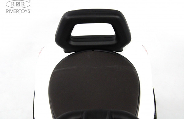 Каталка детская RiverToys Toyota Land Cruiser 300 / Z002ZZ-D