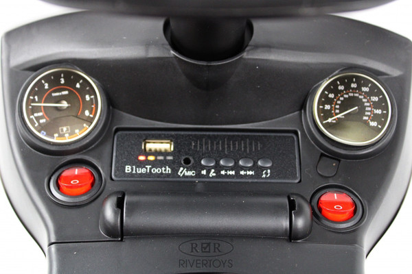 Каталка детская RiverToys Toyota Land Cruiser 300 / Z002ZZ-D