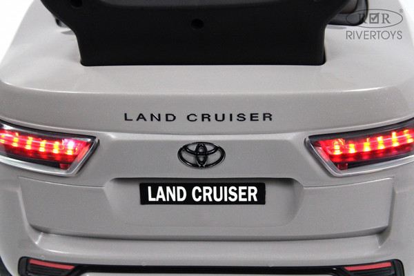 Каталка детская RiverToys Toyota Land Cruiser 300 / Z002ZZ-D