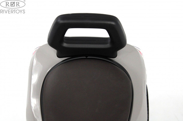 Каталка детская RiverToys Toyota Land Cruiser 300 / Z002ZZ-D